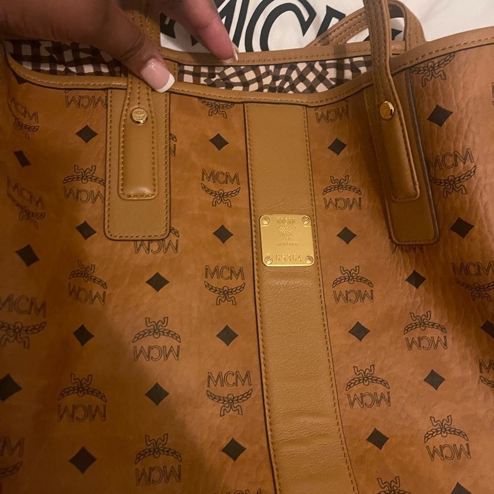 AUTHENTIC MCM LARGE REVERSIBLE SHOPPER, TOTE ONLY